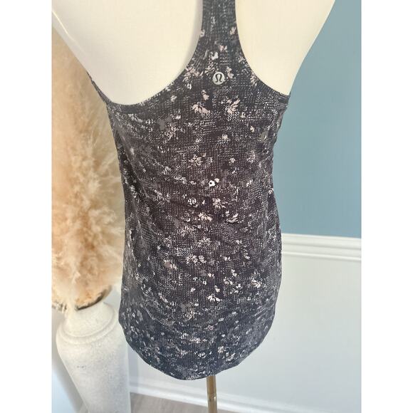 Lululemon Cool Racerback Tank Top Size 8 Black Printed Workout Top - Picture 9 of 9